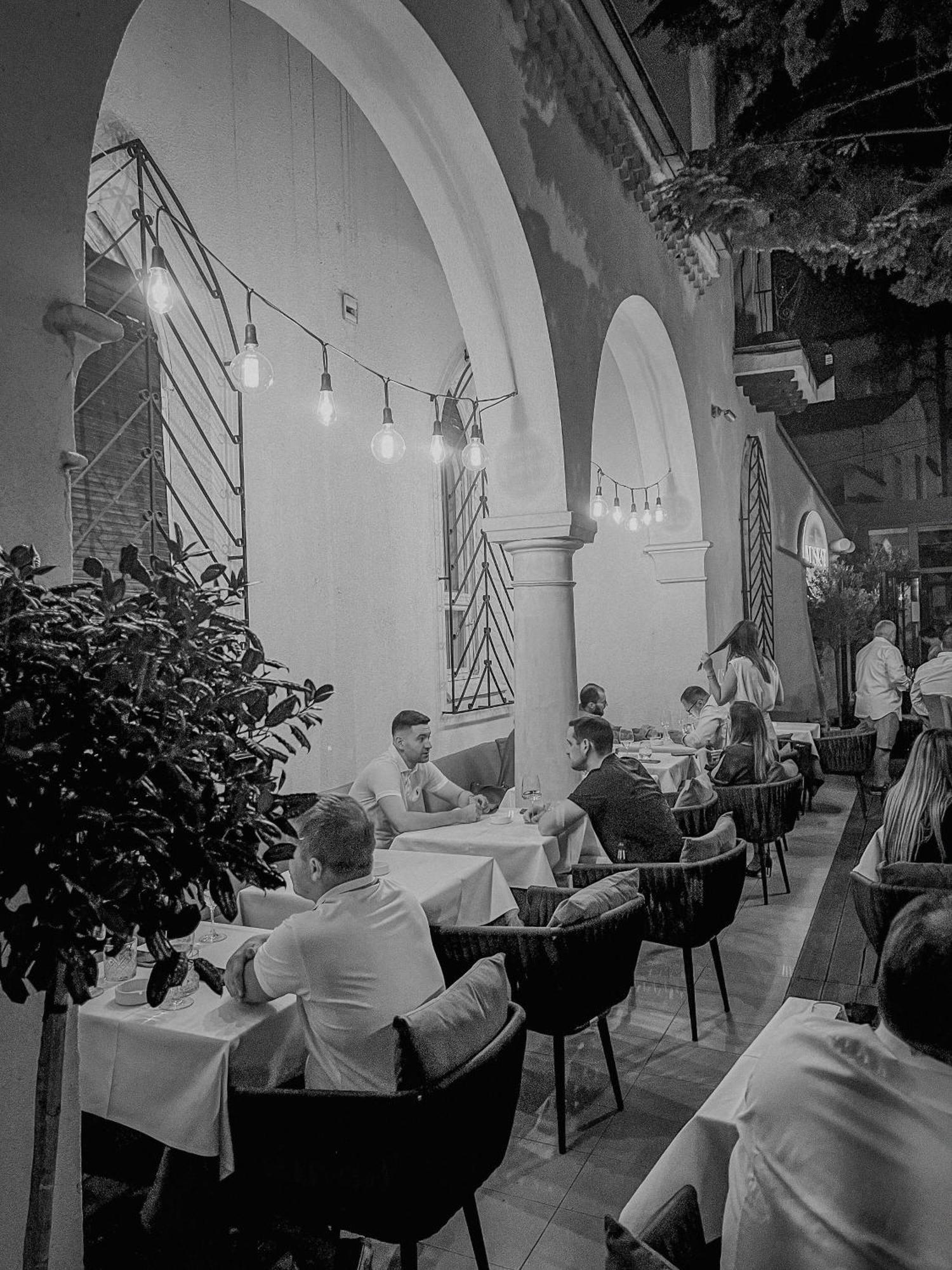 Garni Hotel DUM Belgrado Buitenkant foto